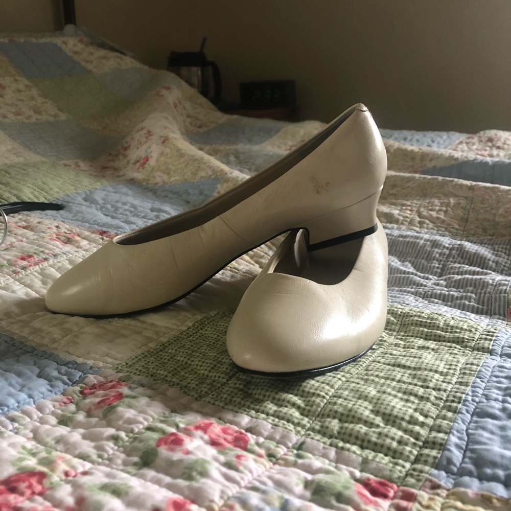 925 So soft cream colored flats size 7